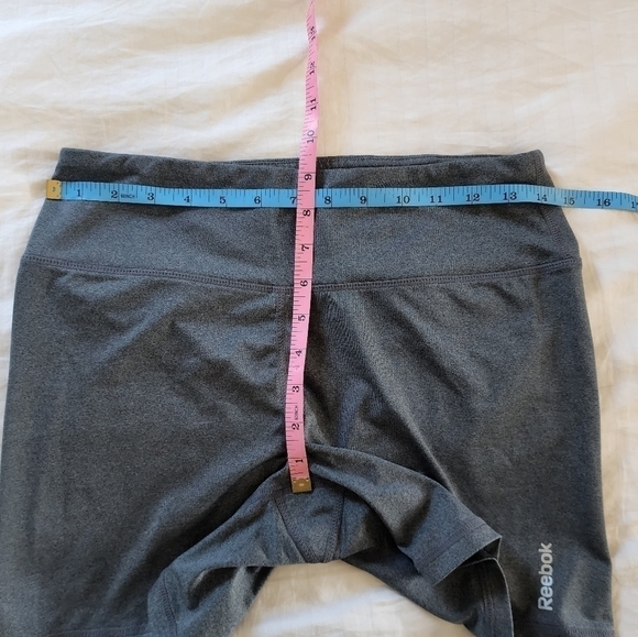 Womens Reebok athletic shorts 5" inseam size medium - Picture 3 of 5
